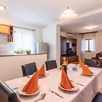 3 Bedroom Stunning In Daire Pula
