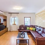 3 Bedroom Stunning In Daire