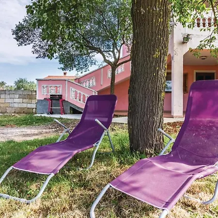 Stunning In With Wifi Apartament Pula