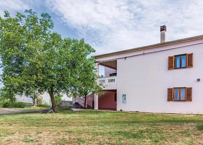 3 Bedroom Stunning In 풀라