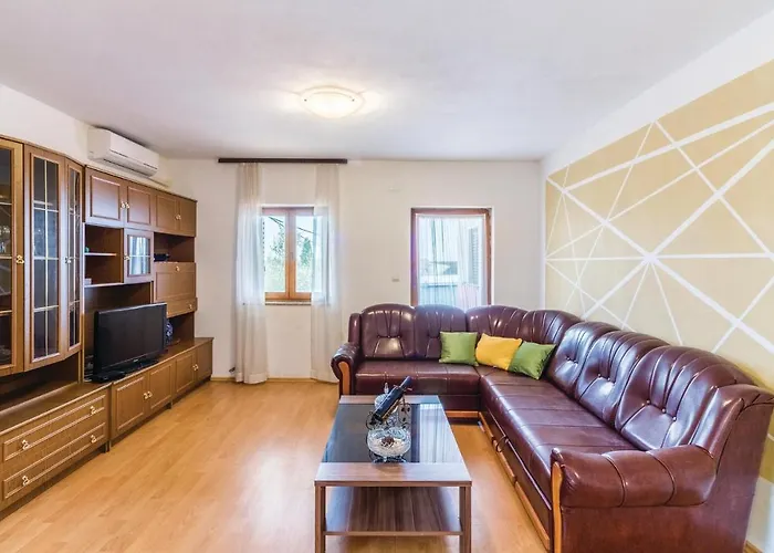 3 Bedroom Stunning In 아파트