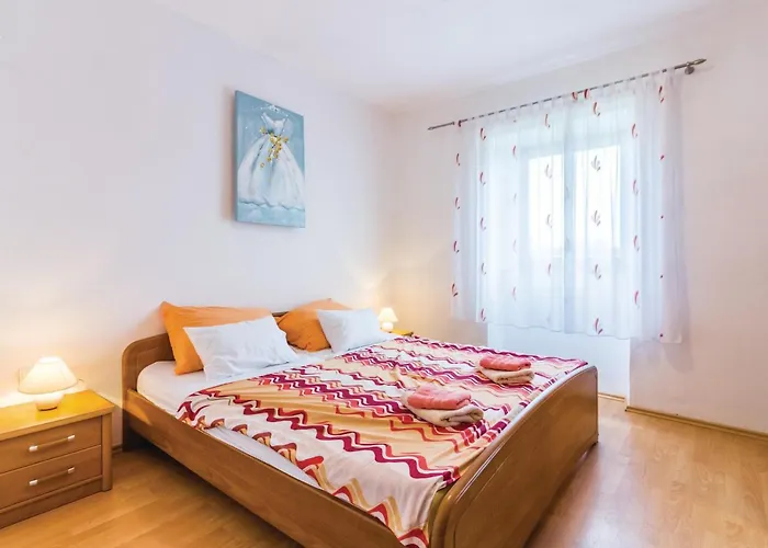 3 Bedroom Stunning In 풀라