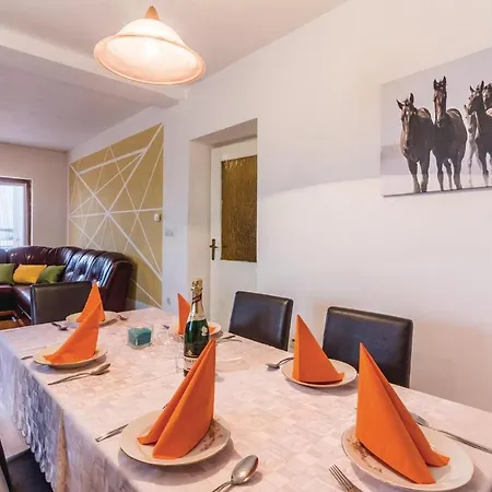 Stunning Apartment In Pula With Wifi דירה פולה