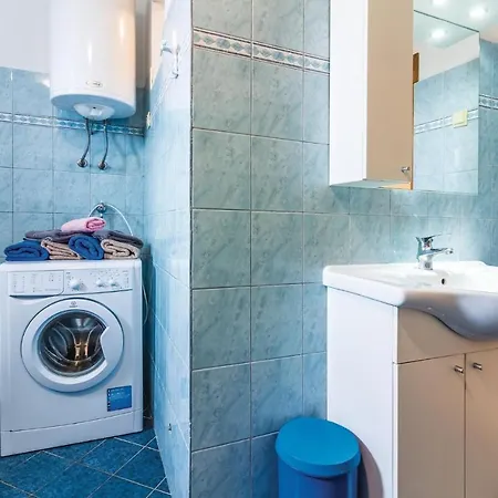 Stunning Apartment In Pula With Wifi * פולה