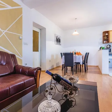 Stunning Apartment In Pula With Wifi דירה פולה